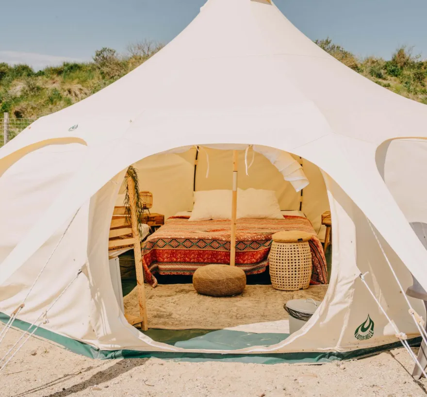 Lotus Bell Tent interier en doorkijkje